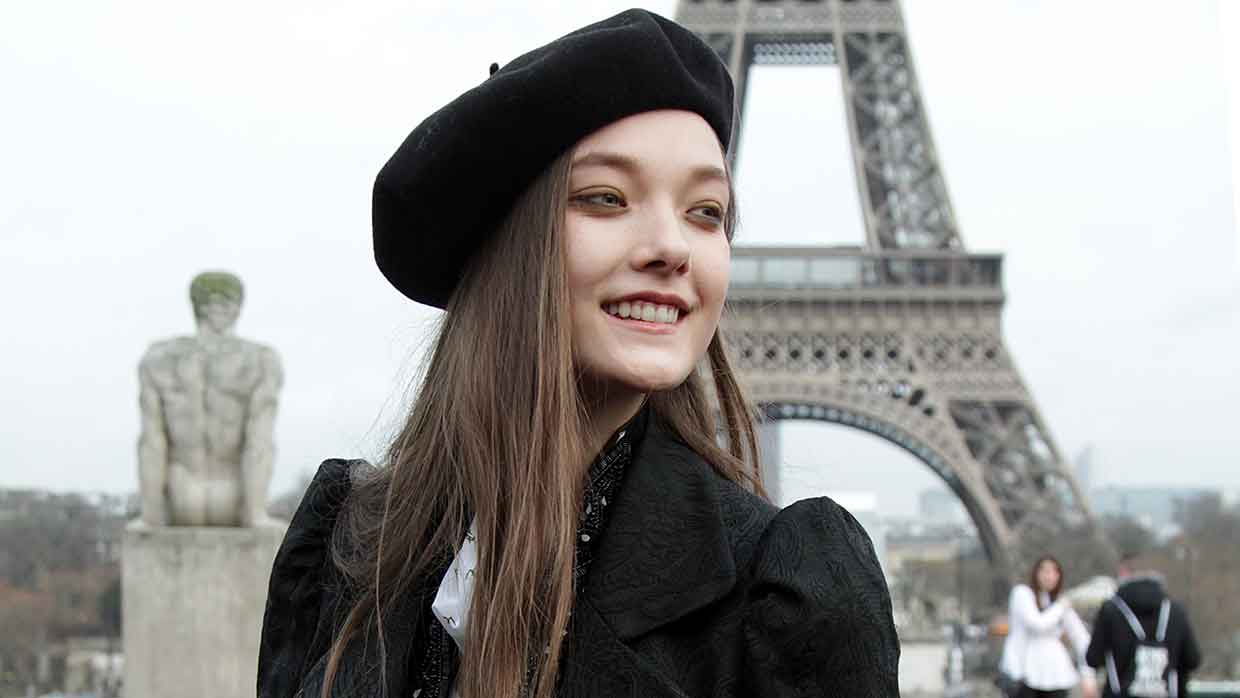 Imperialisme Huisdieren Kostuums Mode trends winter 2022. Muts, hoed, baretje à la Parisienne?