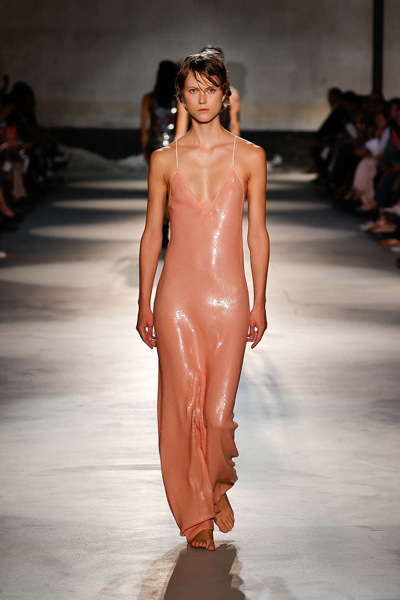 De modetrend voor zomer 2024: nude kleuren