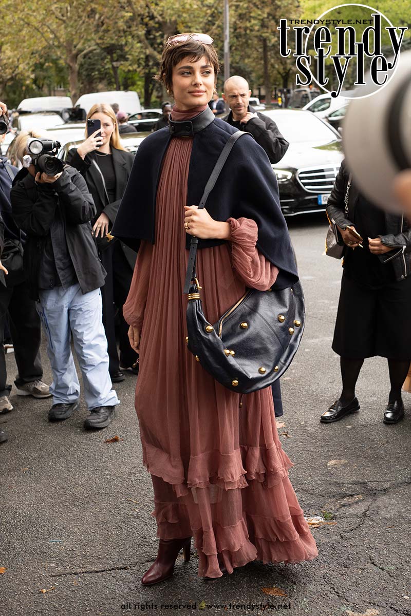 Taylor Hill bij Chloé in Parijs in september 2024