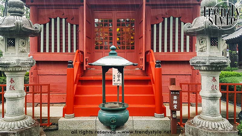 De Yakushido Hall in het Sensoji-complex