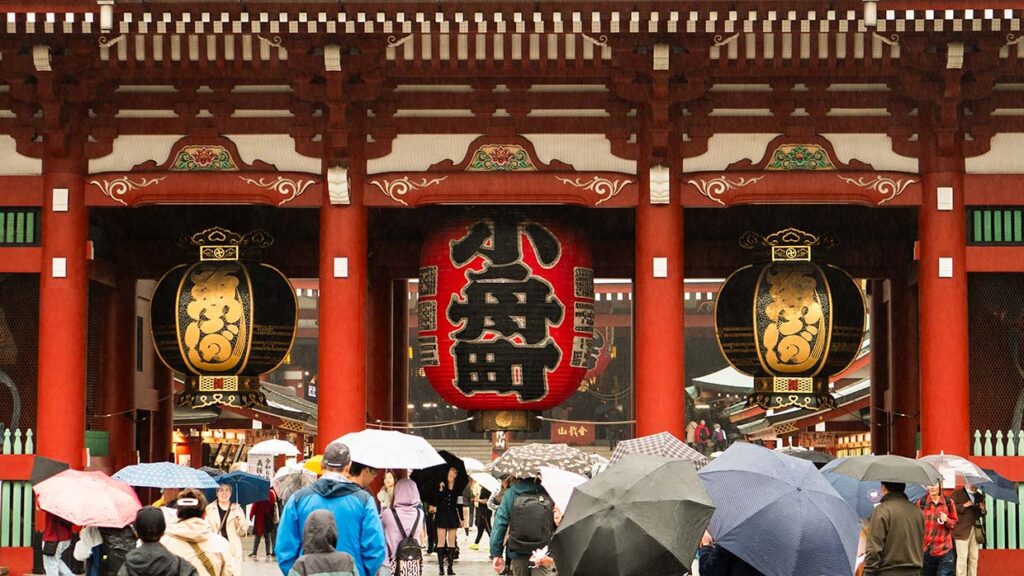 De Sensoji-tempel in Tokio, Japan. Foto Charlotte Mesman