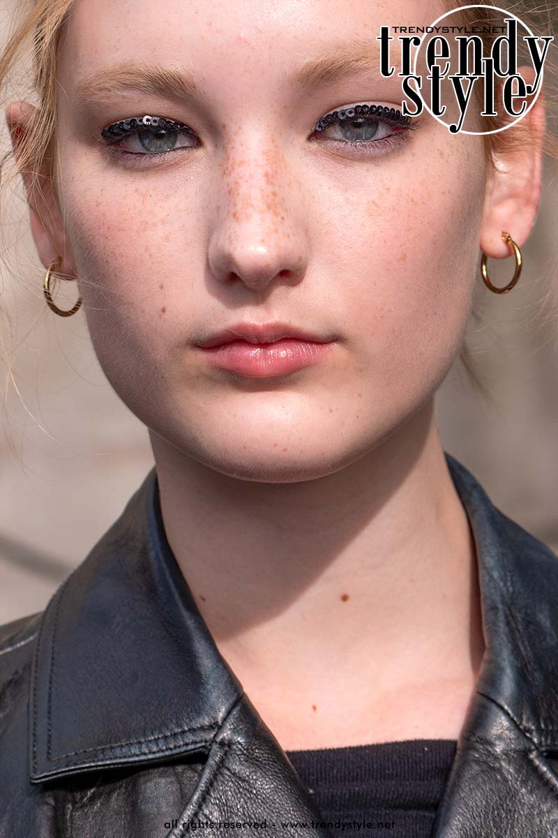 Deze party make-up à la Chanel is simpel en glam