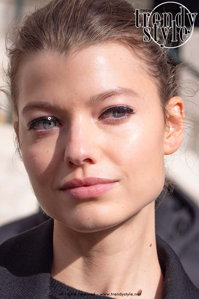 Deze party make-up à la Chanel is simpel en glam