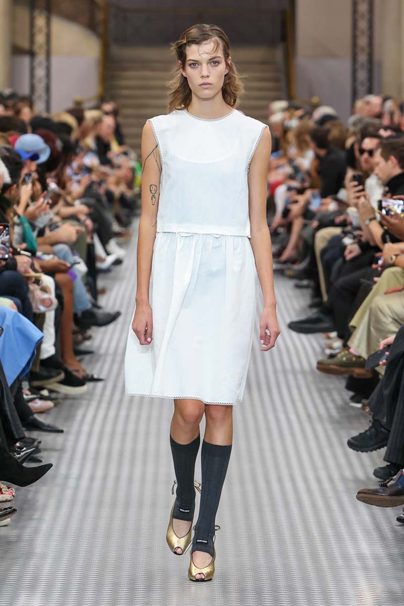 Dit zijn de nieuwste kapseltrends voor lente zomer 2025 van de catwalks