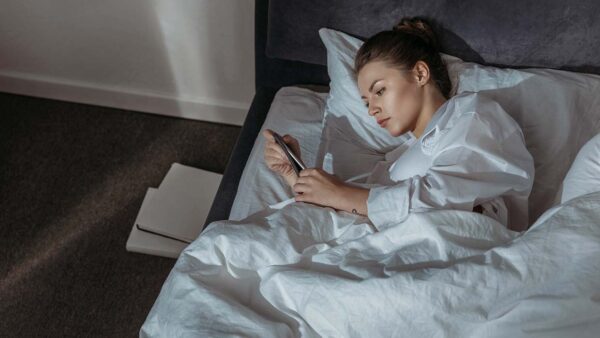 Slaap jij slecht? Zo ga je slapeloosheid te lijf zonder medicijnen