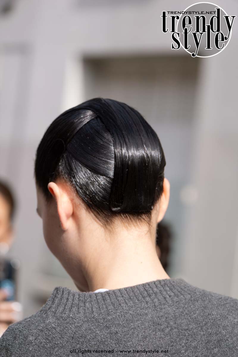 Wet look kapsels met een twist. Hotte haartrend voor winter 2025