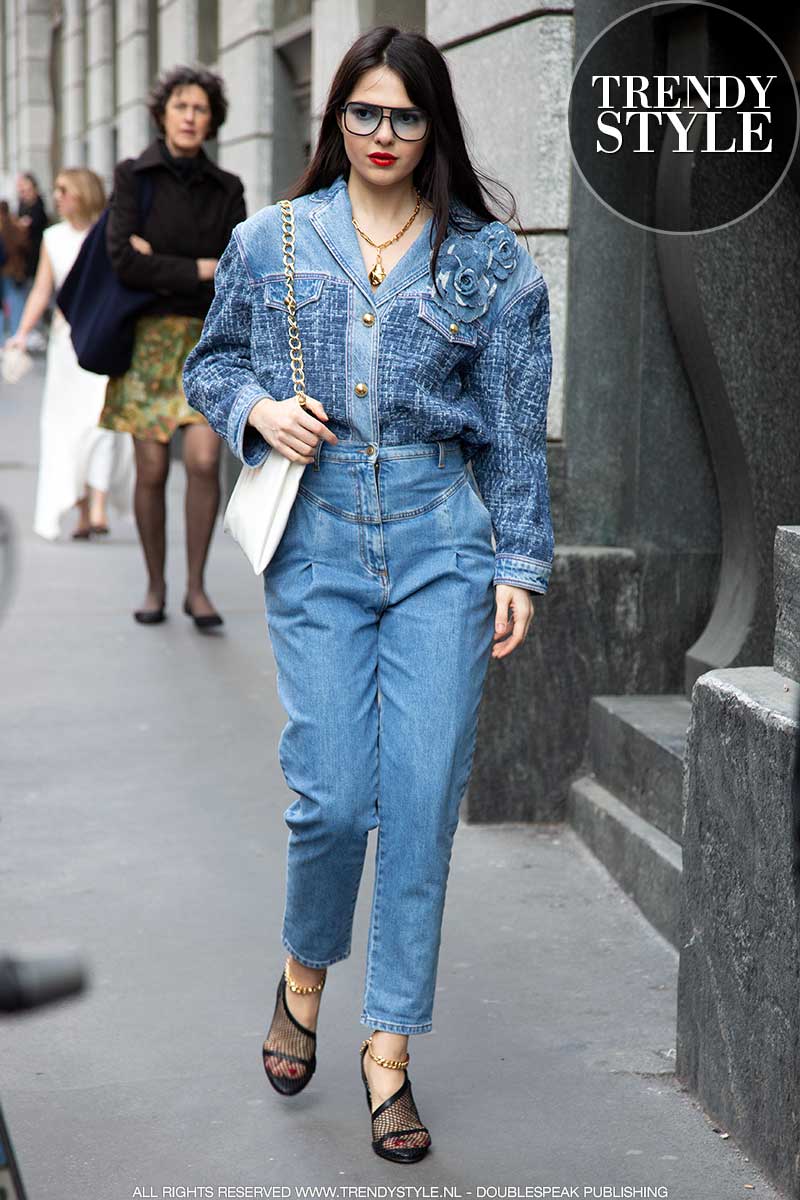 Inhalen Kilometers Tonen Modetrends 2020. Jaren '80 spijkerbroeken. Wortelvormige jeans?